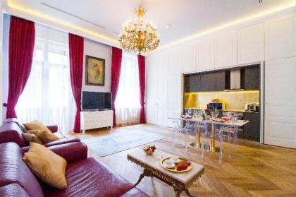 Zrinyi Basilica Luxurious Residence - image 4