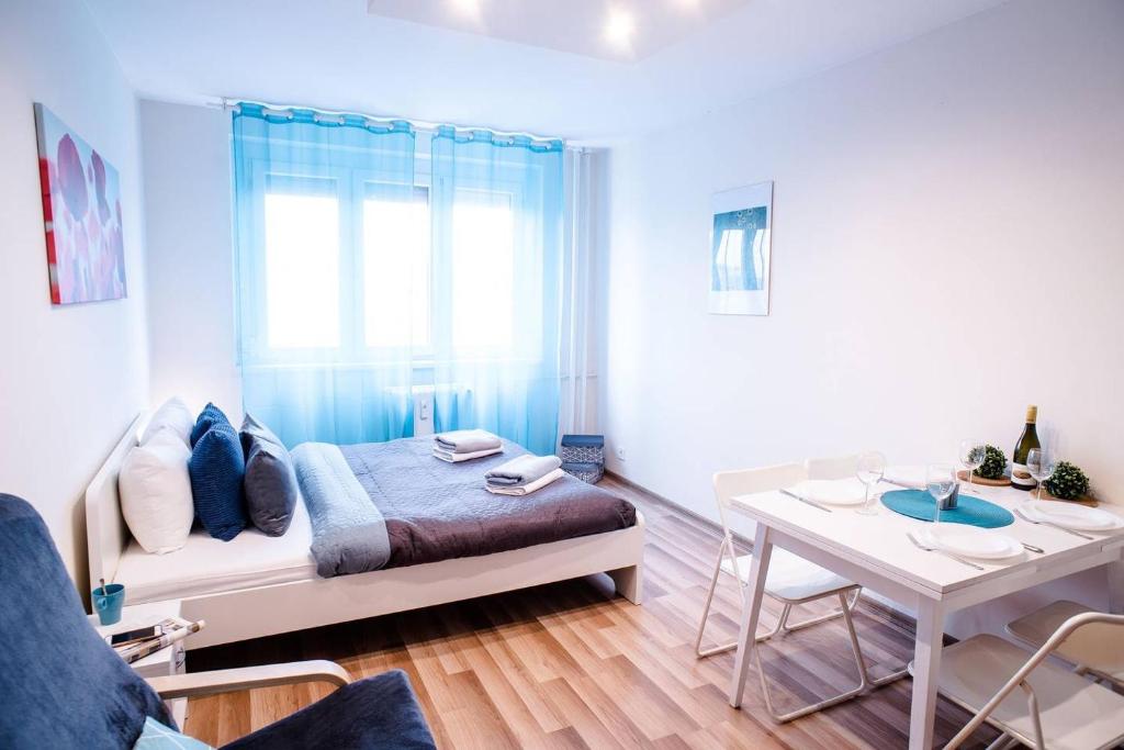 Peaceful cozy and new apartment with balcony - main image