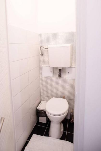 Peaceful cozy and new apartment with balcony - image 16