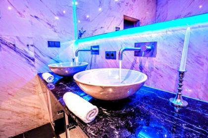 PENTHOUSE APARTMENT  LUXURY  SAUNA - image 2