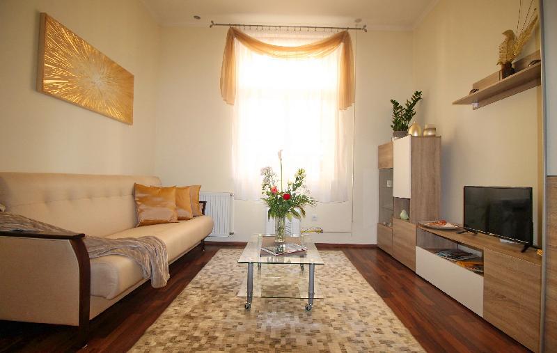 Castle Court Apartment - main image