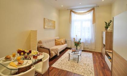 Castle Court Apartment - image 2