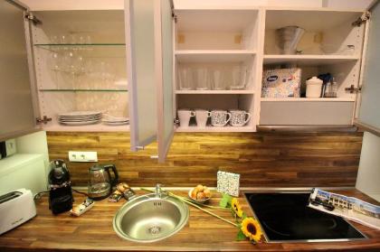 Castle Court Apartment - image 7