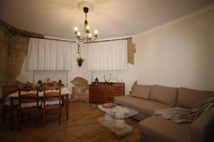 Cosy Castle Apartment - image 4
