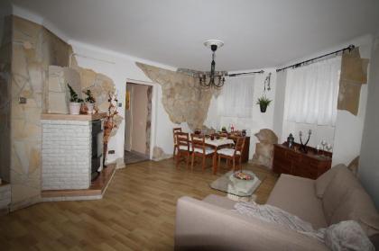 Cosy Castle Apartment - image 7