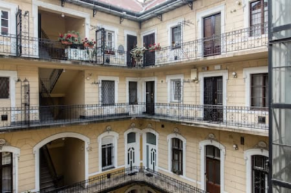 Interior Design 2 Bedroom Flat - Central Budapest - image 15