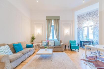 Interior Design 2 Bedroom Flat - Central Budapest - image 18