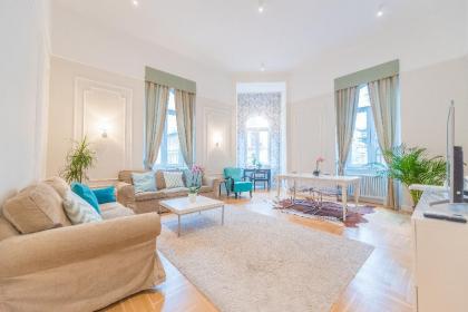Interior Design 2 Bedroom Flat - Central Budapest - image 19