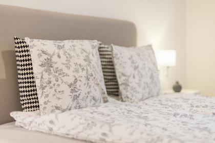 Interior Design 2 Bedroom Flat - Central Budapest - image 9