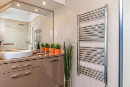 Luxury Paulay street Apartment - image 14