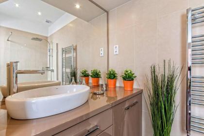 Luxury Paulay street Apartment - image 16
