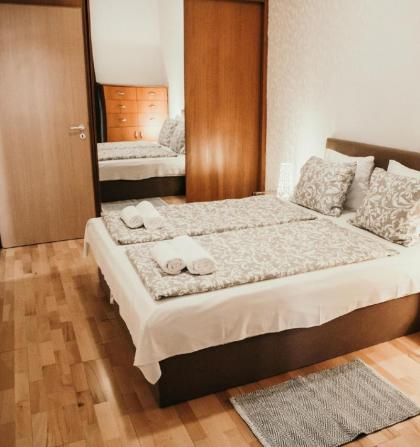 Elite One Bedroom Apartments  - image 11