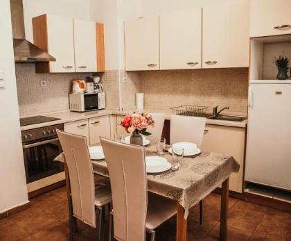 Elite One Bedroom Apartments  - image 4