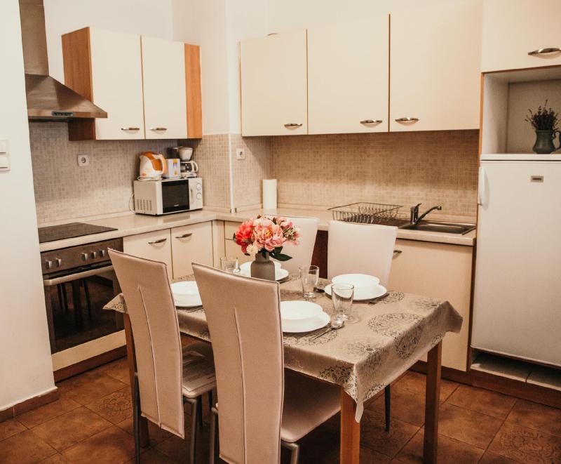 Elite One Bedroom Apartments  - image 4