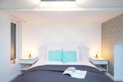 Super Central Apartment with A/C - image 13