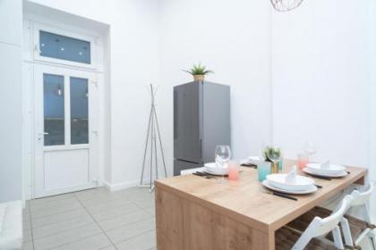 Super Central Apartment with A/C - image 14
