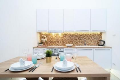 Super Central Apartment with A/C - image 15