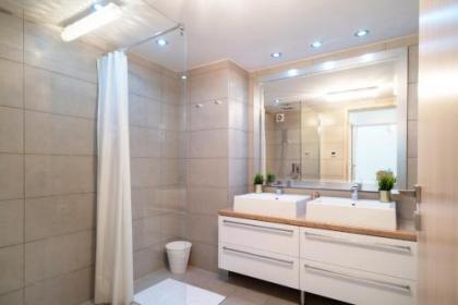 Super Central Apartment with A/C - image 19