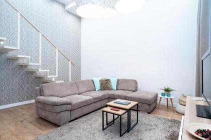 Super Central Apartment with A/C - image 6