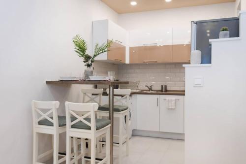 Perfect place in the heart of downtown - image 3