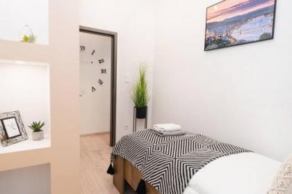 Perfect place in the heart of downtown - image 7