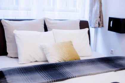 Cosy & Central A/C apartment - image 12