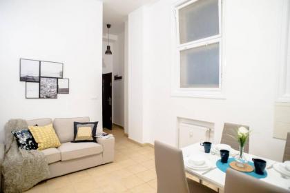 Cosy & Central A/C apartment - image 15