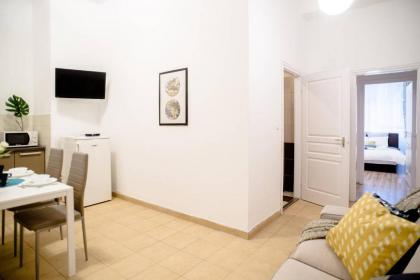 Cosy & Central A/C apartment - image 16