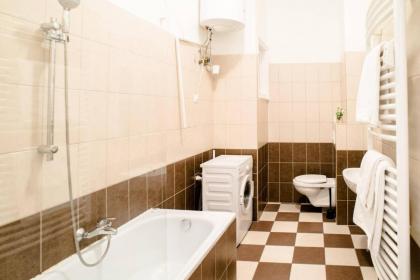 Cosy & Central A/C apartment - image 17