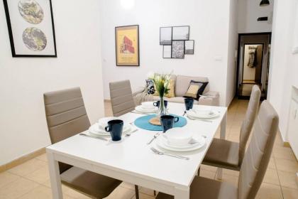 Cosy & Central A/C apartment - image 3