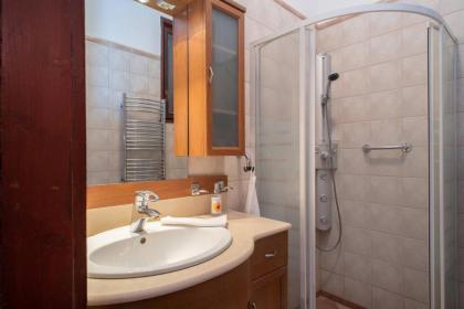 Convenient apartment in the heart of downtown - image 17