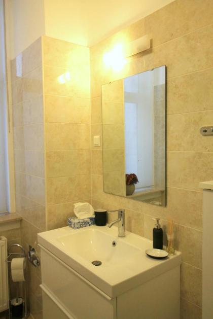 Polar Light Apartment - image 14