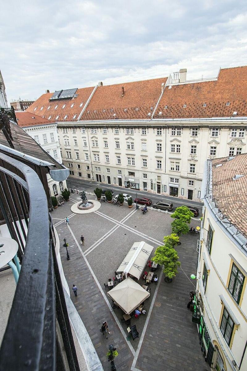 Pedestrian apartment the best location - main image