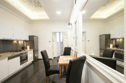 Pedestrian apartment the best location - image 11