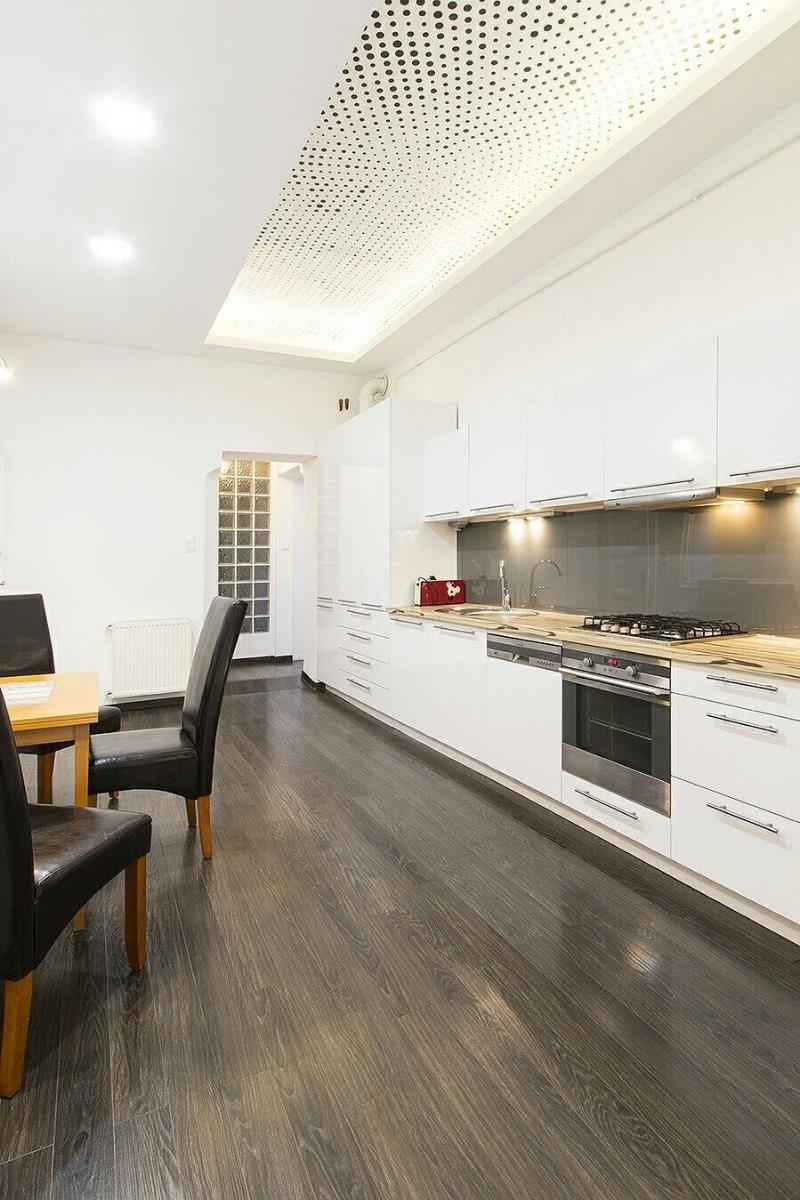 Pedestrian apartment the best location - image 2