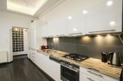 Pedestrian apartment the best location - image 20