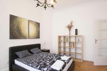Pedestrian apartment the best location - image 4