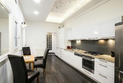 Pedestrian apartment the best location - image 5