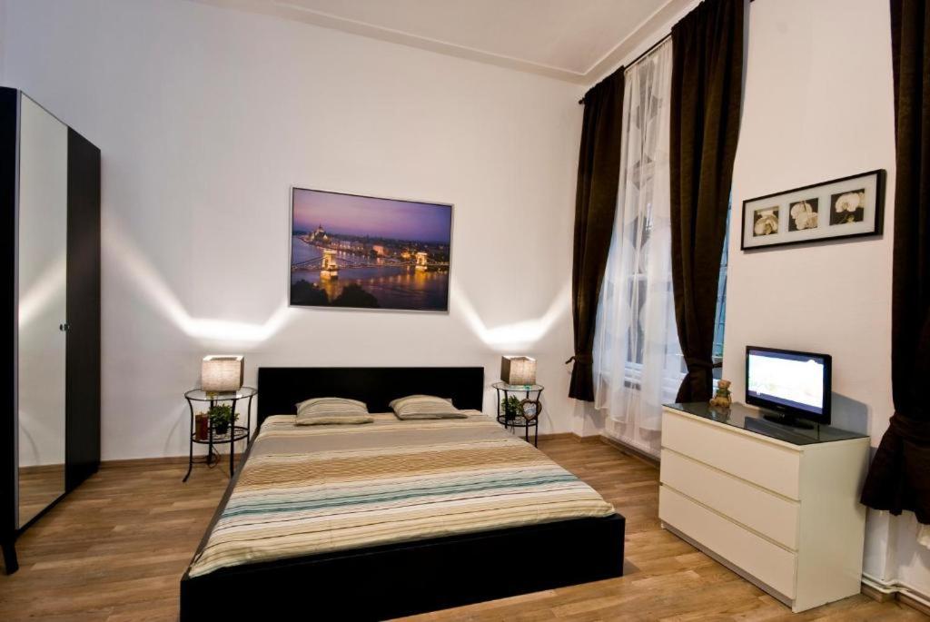 Daphne Deluxe Apartment - main image