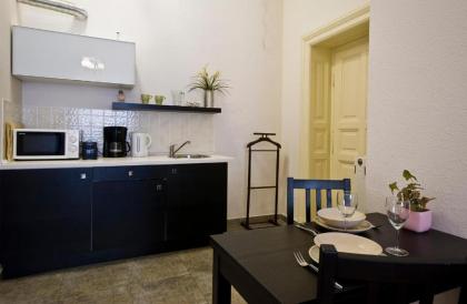 Daphne Deluxe Apartment - image 13
