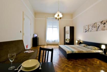 Daphne Deluxe Apartment - image 15