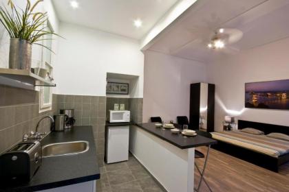 Daphne Deluxe Apartment - image 5