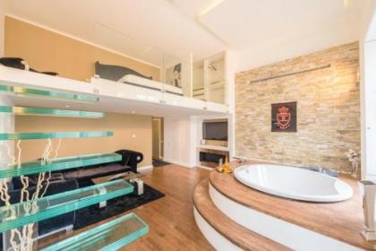 GOLDEN Suite JACUZZI - image 10