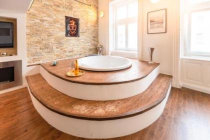GOLDEN Suite JACUZZI - image 11