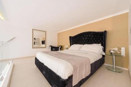 GOLDEN Suite JACUZZI - image 16