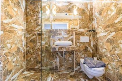 GOLDEN Suite JACUZZI - image 18