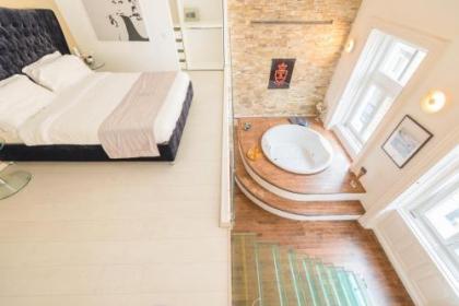 GOLDEN Suite JACUZZI - image 2