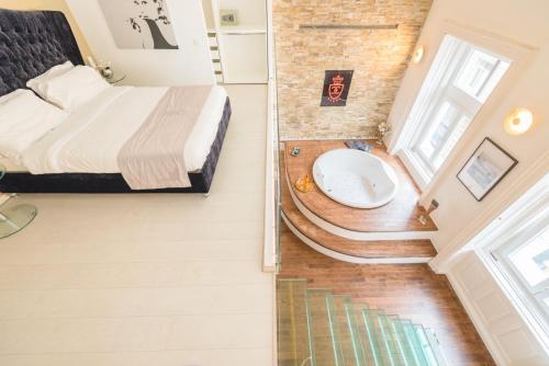 GOLDEN Suite JACUZZI - image 2