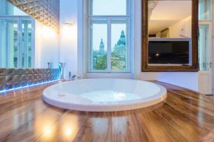VIP SUITE JACUZZI - image 1