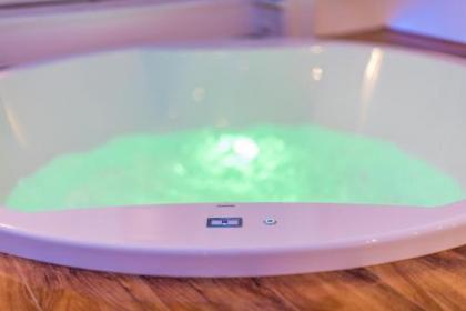 VIP SUITE JACUZZI - image 4